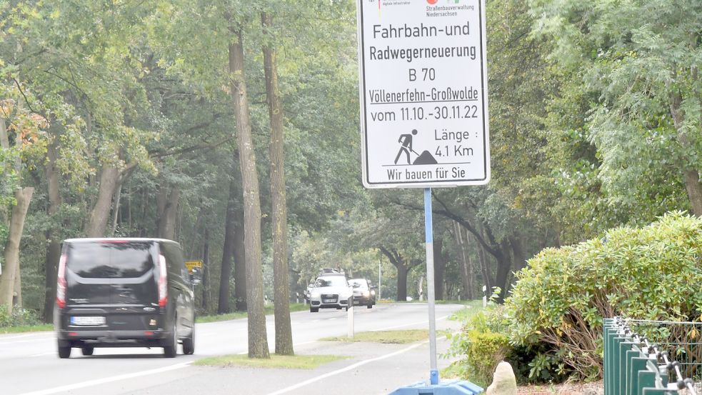 Ein Schild kündigt die Arbeiten bereits an. Foto: Hellmers