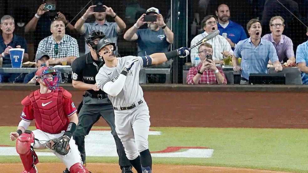 New Yorks Aaron Judge schlägt einen Solo-Home-Run, seinen 62. in dieser Saison. Foto: Tony Gutierrez/AP/dpa