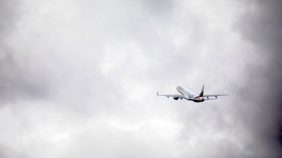 Ein Abschiebeflug aus Deutschland (Symbolbild). Foto: Philipp von Ditfurth/dpa