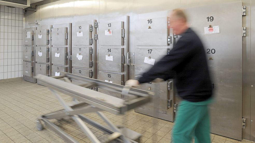 War ein Mann in Australien noch am Leben, als der Reißverschluss des Leichensackes geschlossen wurde? (Symbolfoto) Foto: dpa/Ingo Wagner