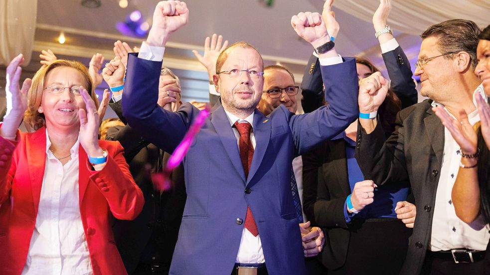 Jubel bei der AfD: Spitzenkandidat Stefan Marzischewski freut sich über das gute Abschneiden der AfD bei der Landtagswahl 2022 in Niedersachsen. Foto: dpa