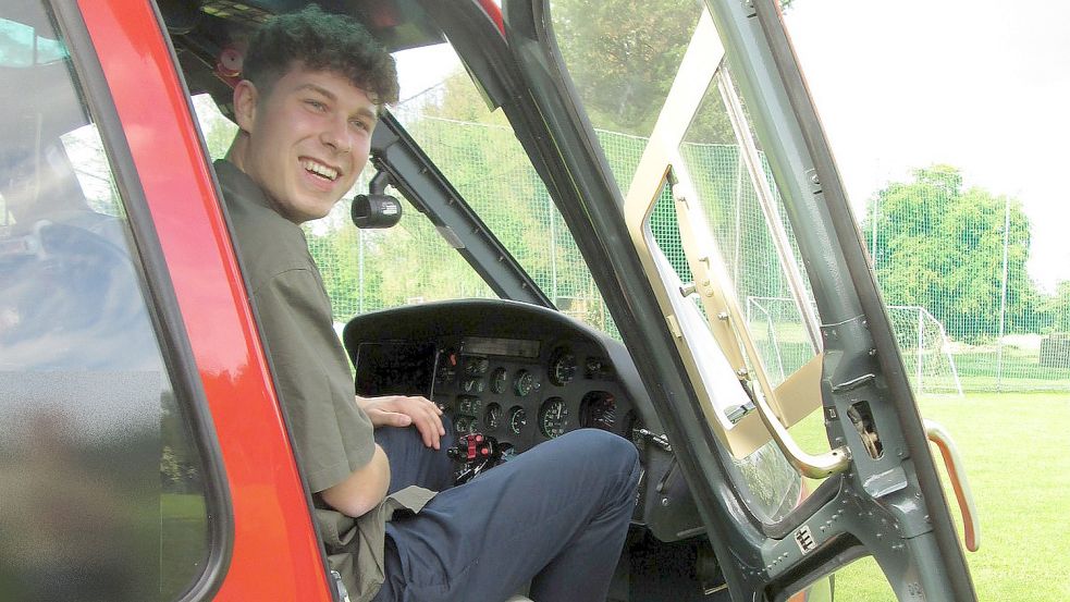 Henning Pommer aus Burlage ging bereits im Juni beim Feuerwehrfest Burlage mit einem Air-Lloyd-Heli in die Luft und freut sich beim Straßenfest schon auf das nächste Mal. Foto: Wilken