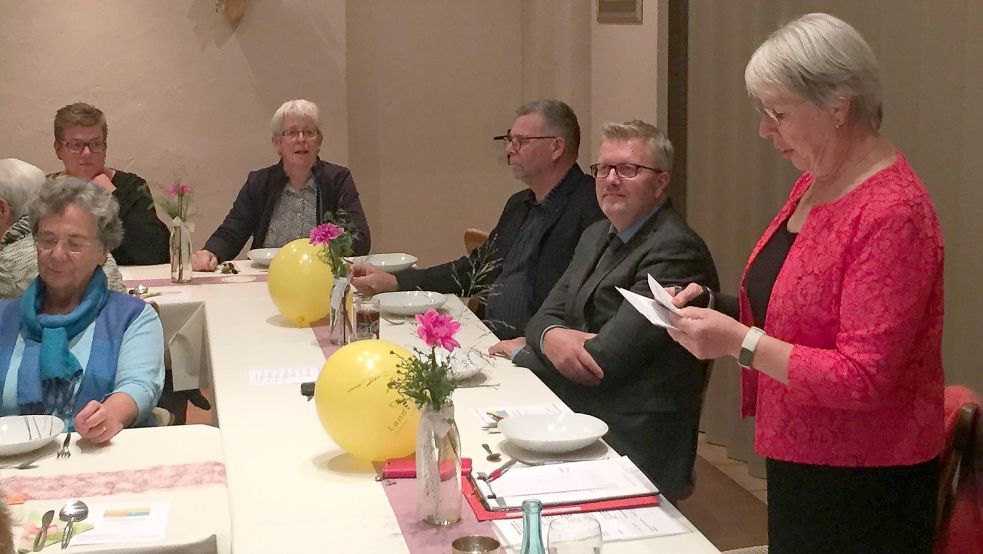 Teamsprecherin Angelika Kremers blickte auf die Geschichte des Landfrauenvereins zurück. Foto: Landfrauenverein