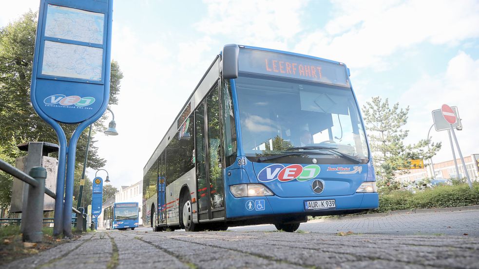 Busse der VEJ sind in ganz Ostfriesland unterwegs. Foto: Archiv