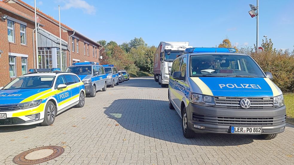 Zahlreiche Verstöße stellen die Beamtinnen und Beamte der Regionalen Kontrollgruppe der Polizei bei einer Kontrollaktion fest. Foto: Polizei Leer