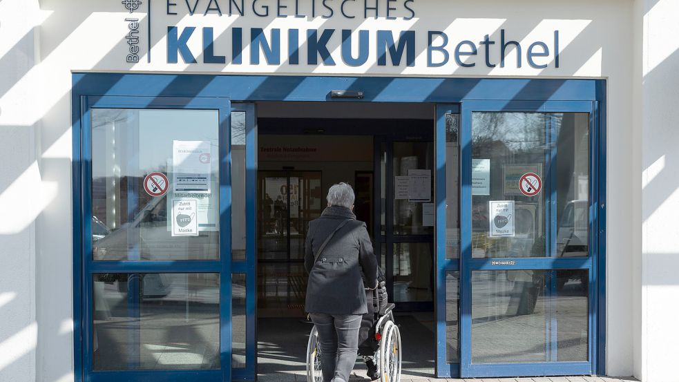 Im Klinikum Bethel soll der Arzt mindestens 34 Frauen vergewaltigt haben. Foto: dpa/Friso Gentsch