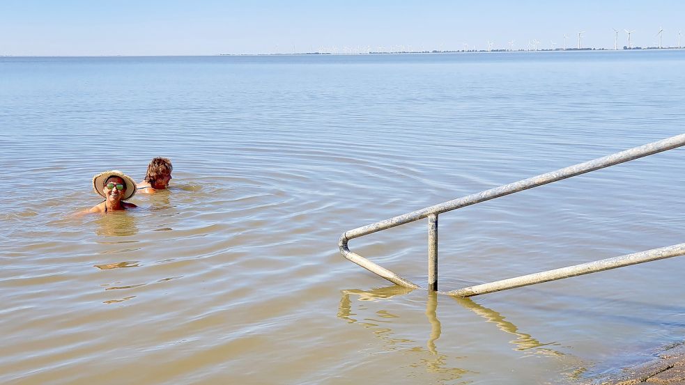 Der Dollart ist eine etwa 100 Quadratkilometer große Meeresbucht. Auf der Bohrinsel in Dyksterhusen befindet sich die einzige offizielle Badestelle im Rheiderland. Sie wird an warmen Sommertagen gerne genutzt. Foto: Gettkowski