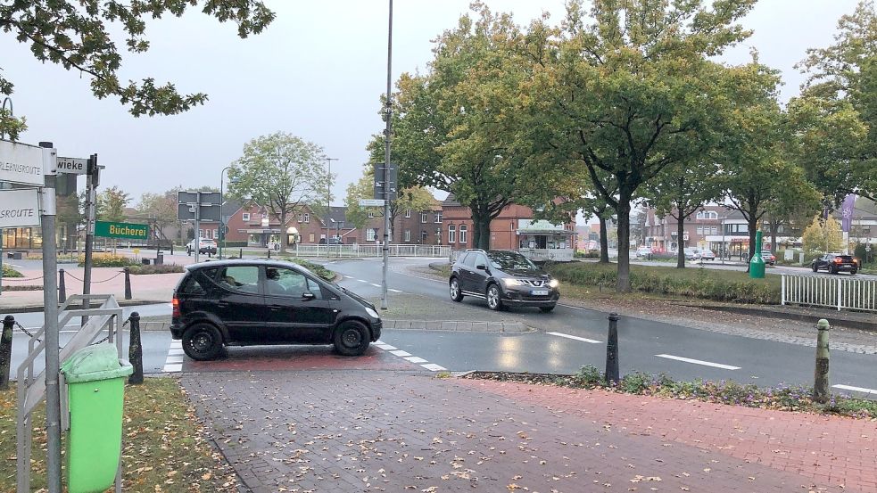 Im Rhauderfehner Kreisel am Untenende hat es in den vergangenen Tagen zwei Unfälle mit Radfahrern gegeben. Foto: Ammermann