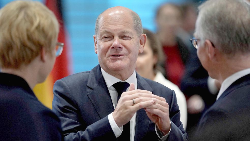 Der Kanzler hat gesprochen: Das Akw Emsland kann bis Mitte April am Netz bleiben. Foto: MICHAEL SOHN / AFP