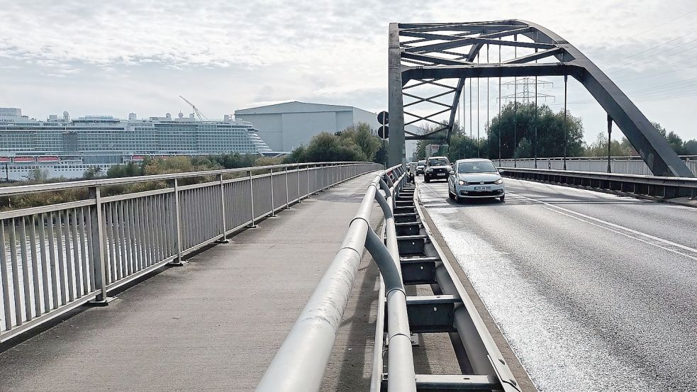 Unter anderem werden der Korrosionsschutz sowie die Fahrbahn erneuert. Foto: Vogt