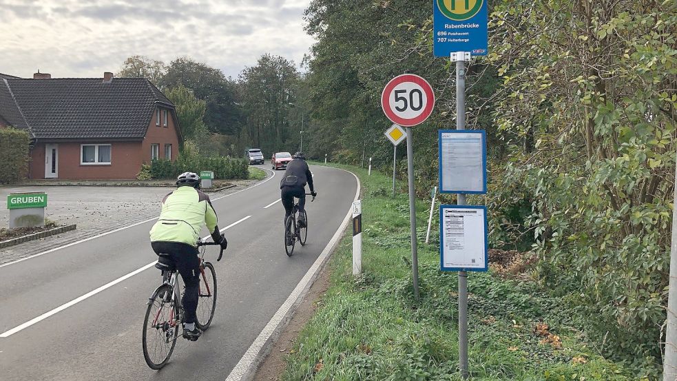 Das Bild enstand an der Potshauser Straße in der Nähe der Rabenbrücke zwischen Potshausen und Holte. Radfahrer müssen auf der Straße fahren, einen Radweg gibt es nicht. Foto: Ammermann