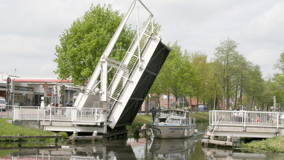 Die Klappbrücke in Dreibrücken wird für einige Stunden komplett gesperrt. Foto: Passmann