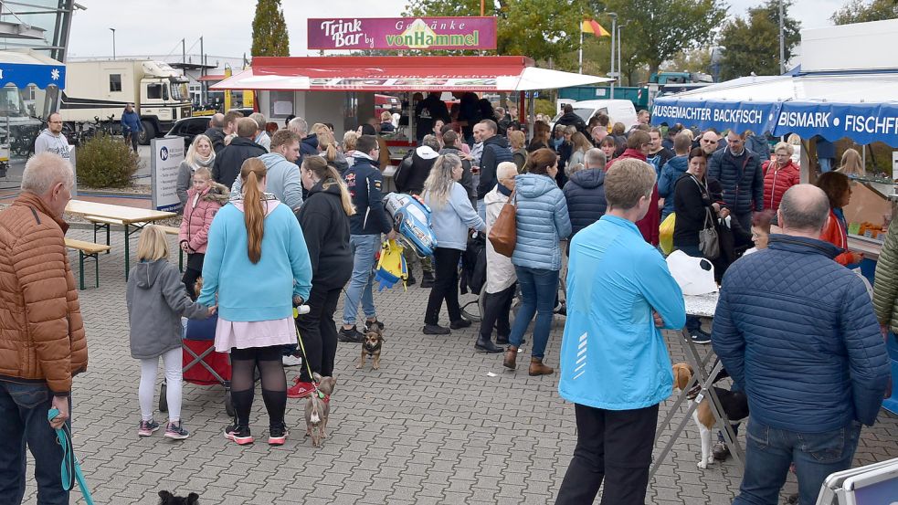 Zum Straßenfest in Ostrhauderfehn waren zahlreiche Besucher gekommen. Foto: Ammermann