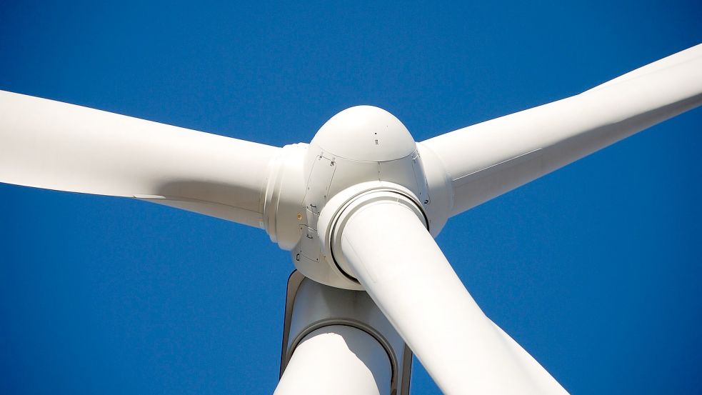 In Rhauderfehn könnten sich künftig mehr Flügel an Windkraftanlagen drehen. Foto: Steppinstars/Pixabay