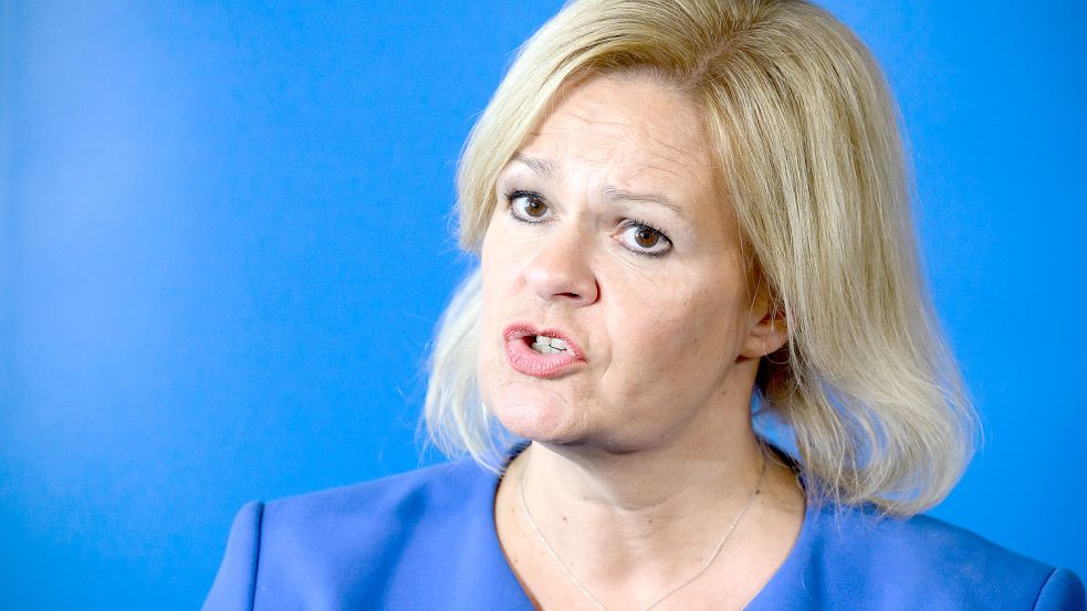 Katar hat wegen Kritik von Bundesinnenministerin Nancy Faeser (SPD) an dem Fußball-WM-Ausrichter den deutschen Botschafter einbestellt. Foto: dpa/Bernd von Jutrczenka