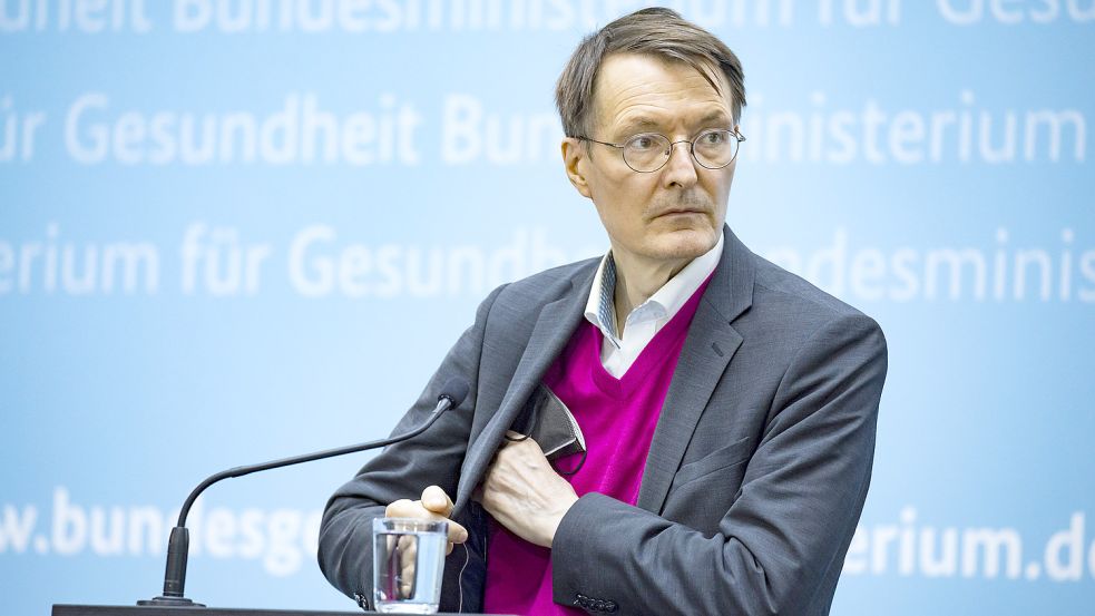 Kommt er nach den Kliniken auch den Arztpraxen zu Hilfe? Bundesgesundheitsminister Karl Lauterbach (SPD). Foto: imago/Emmanuele Contini