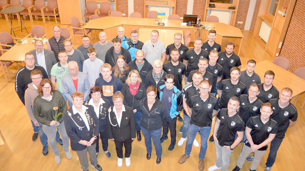 Nach zwei Jahren coronabedingter Pause konnte die Gemeinde Saterland wieder erfolgreiche Sportlerinnen und Sportler aus der Gemeinde für ihre erbgrachten Leistungen auszeichnen. Foto: Weers