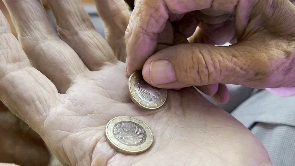 Viele ältere Menschen müssen jeden Euro zwei Mal umdrehen und kommen trotzdem kaum mit ihrer Rente hin. Foto: anaterate/Pixabay