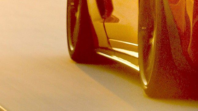 Als Grund für den Unfall sieht die Polizei ein illegales Autorennen. Symbolfoto: Pixabay/Drivar