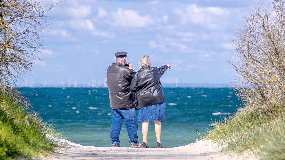 Nach einer offiziellen Schätzung sollen die gesetzlichen Renten im Juli in Westdeutschland um rund 3,5 Prozent und in Ostdeutschland um gut 4,2 Prozent steigen. Foto: Jens Büttner/dpa