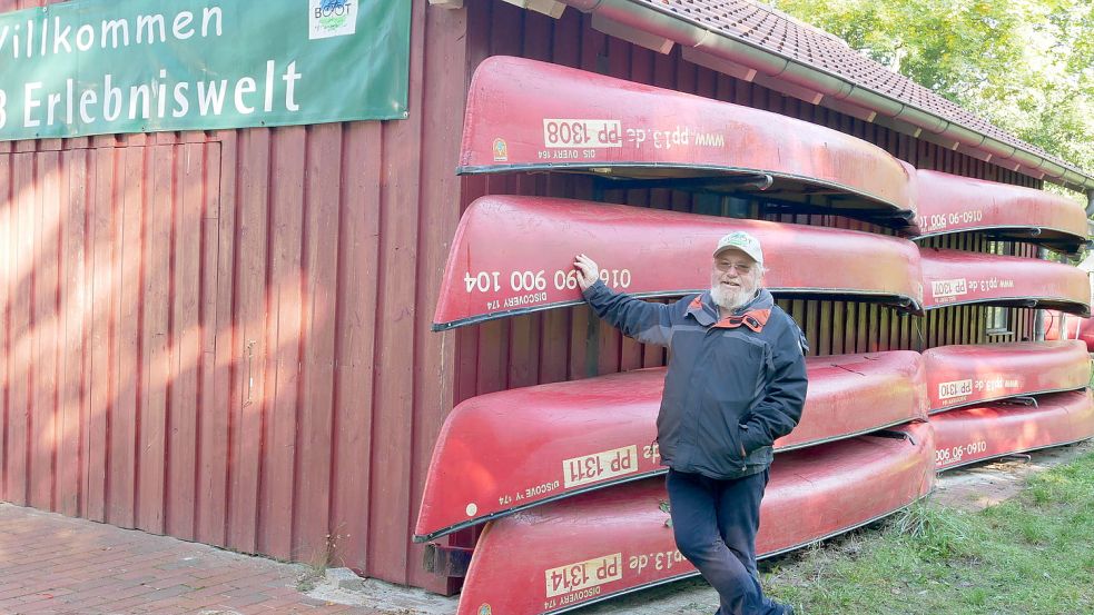 Peter Herrmann hat mit großer Leidenschaft die Paddel- und Pedalstation in Strücklingen in 16 Jahren immer weiter ausgebaut. Nun geht er in den Ruhestand. Foto: Kruse