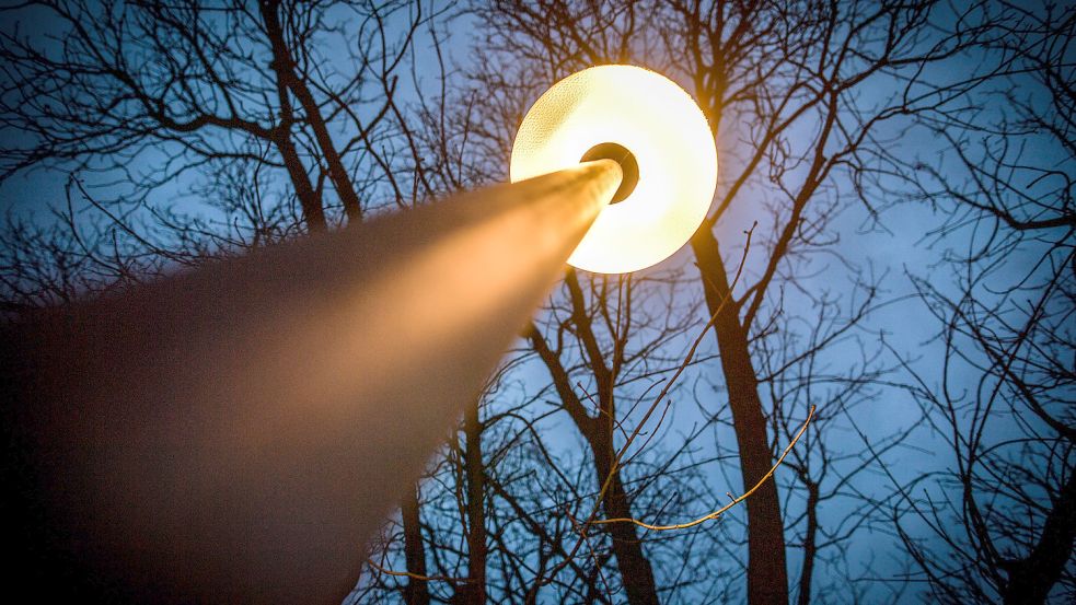 Um 20 Uhr gehen an den Straßen in Nortmoor alle Lichter aus. Symbolfoto: Ortgies