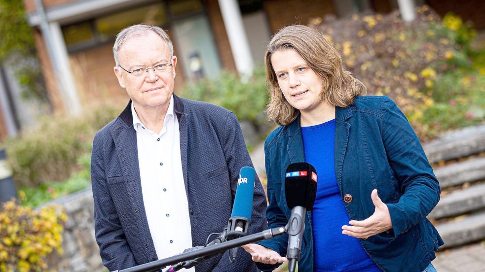Es spricht die neue Kultusministerin und stellvertretende Ministerpräsidentin des Landes Niedersachsen, Julia Willie Hamburg. Das Land entsendet die Grünen-Politikerin neben Ministerpräsident Stephan Weil (SPD) in den VW-Aufsichtsrat. Foto: Frankenberg/DPA/Archiv