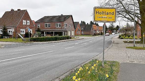 Gleich sechs Mal wurden im Frühjahr große Ortstafeln in Holtland gestohlen. Foto: Stromann/Archiv