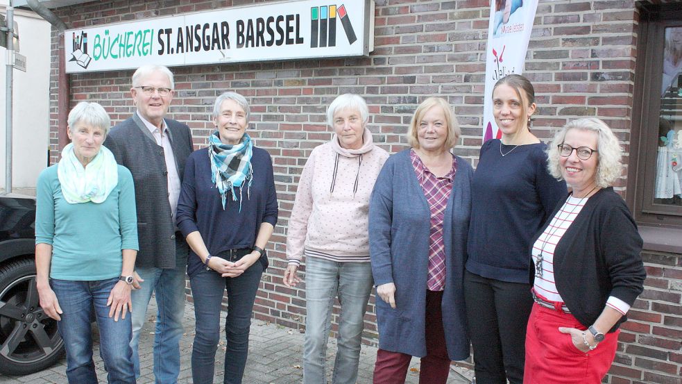 Das Team der Bücherei Barßel freut sich schon auf die neuen Räumlichkeiten (v.links): Hannelore Laudan, Hans Geesen, Heidrun Oltmanns, Margret Wies, Jutta Düßler, Sandra Grimm, Beate Kulmbach. Foto: Passmann