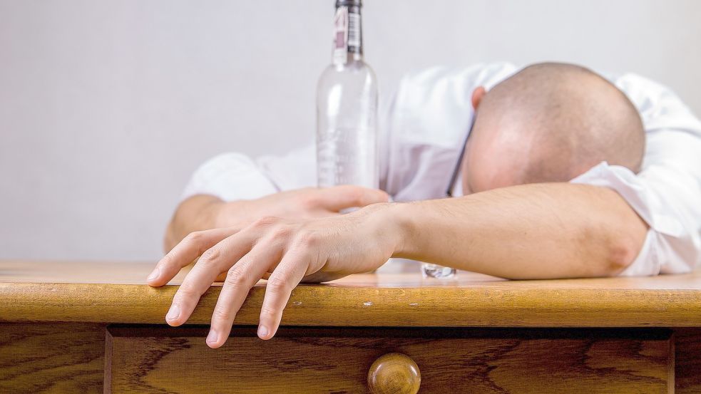 Laut Bundesgesundheitsministerium konsumieren 7,9 Millionen Menschen der 18- bis 64-jährigen Menschen in Deutschland Alkohol in gesundheitlich riskanter Form. Um dieses Problem ging es beim Freundeskreis Steenfelde. Foto: Pixabay