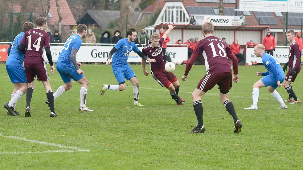 Lenard Buscher (am Ball) erzielte den dritten Treffer. Foto: Damm