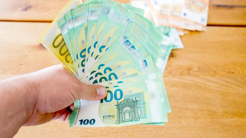 Um Arbeitnehmer zu entlasten, können Arbeitgeber ihren Mitarbeitern eine 3000 Euro Inflationsprämie auszahlen. Foto: Imago Images/Fotostand
