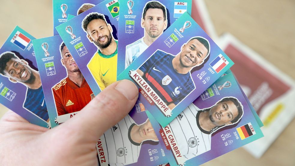 So sehen die Panini-Bilder zur Weltmeisterschaft in diesem Jahr aus. Fotos: Imago