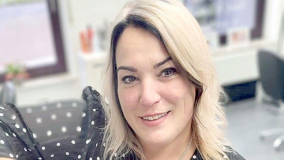 Friseurmeisterin Matina Krummen
