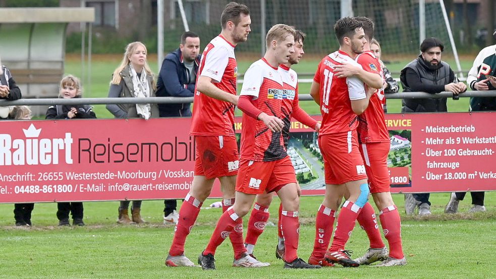 Zwei Tore und drei Punkte durfte der SV Großefehn am Sonnabend feiern. Tom Böhlung (Nummer 11) erzielte gegen Esens die Führung. Archivfoto: Steenhoff