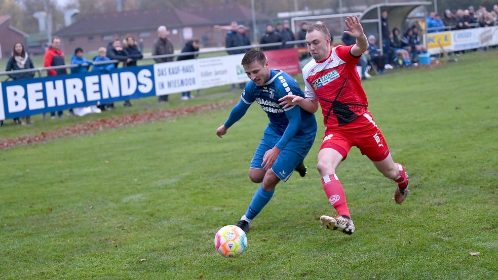 Ralf Aden (rechts) und der SVG machten es Esens (Niklas Sukowski) schwer. Foto: Steenhoff
