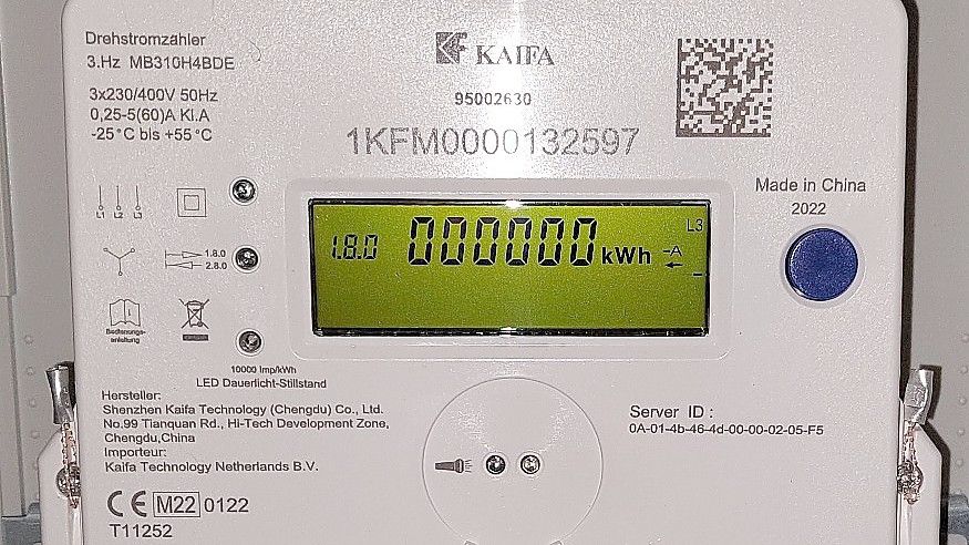 Obwohl der Stromzähler für die Photovoltaik-Anlage auf Null steht, weil die Anlage keinen Strom verbraucht, sollte eine EWE-Kundin 15 Euro im Monat zahlen. Foto: privat