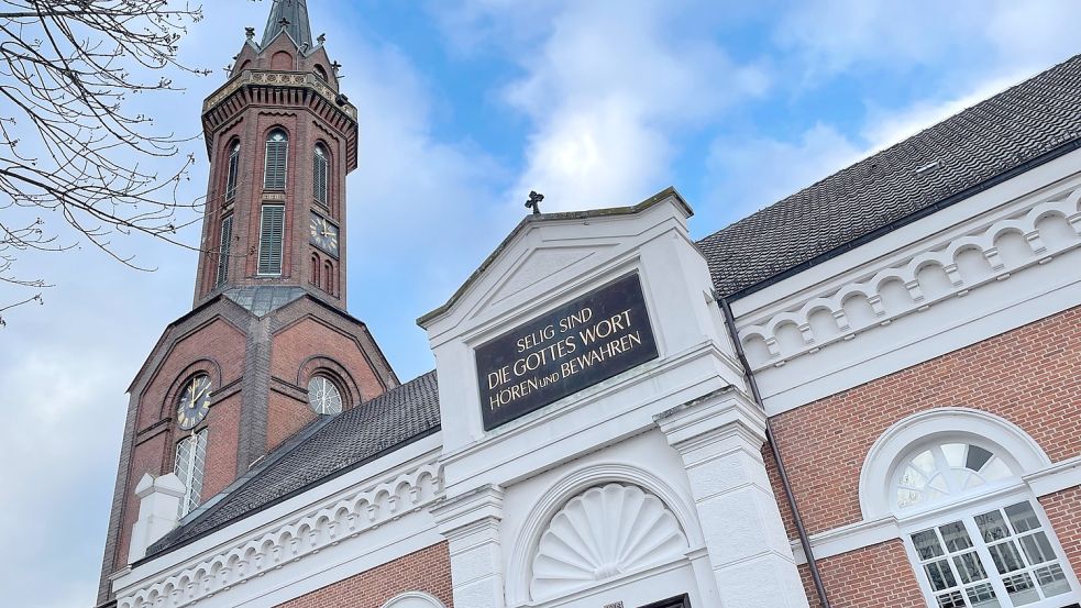 In Rhauderfehn öffnet die Kirche an Weihnachten und Silvester ihre Türen für die Gläubigen. Ansonsten finden die Gottesdienste ab Dezember im Gemeindehaus statt. Foto: Janßen