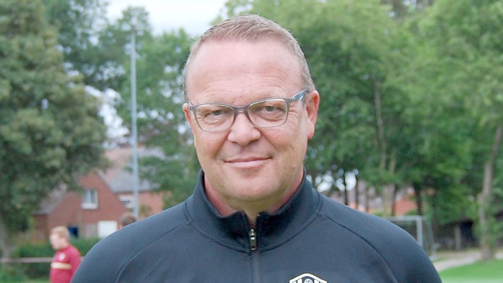 Wolfgang Behrends hat sich als Trainer der SG Westoverledingen gut eingelebt. Foto: Reemts