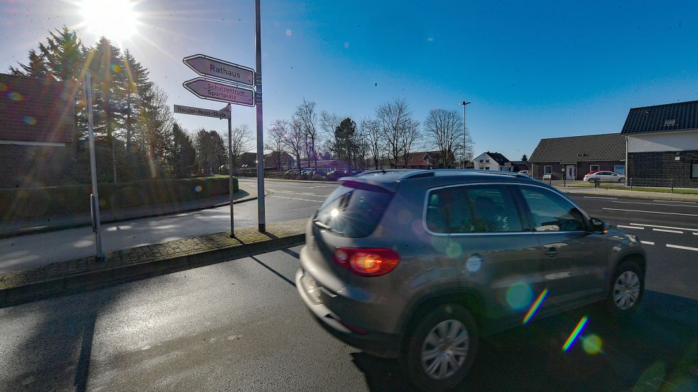 Eine kritische Stelle für alle Verkehrsteilnehmer: Die Kreuzung Theodor-Heuss-Straße / Königsstraße in Moormerland. Foto: Ortgies / Archiv