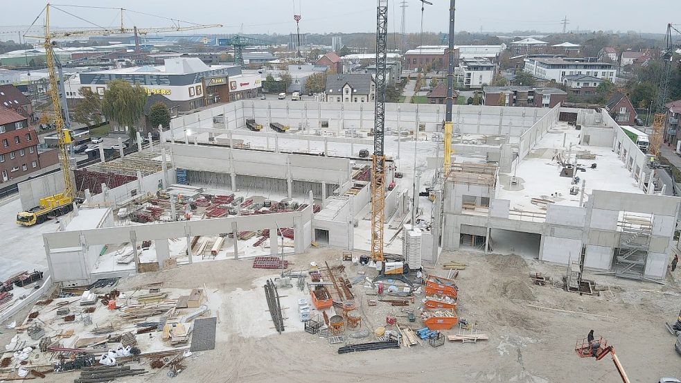 Das neue Ems-Center in Papenburg nimmt immer mehr Konturen an. Foto: Schulte