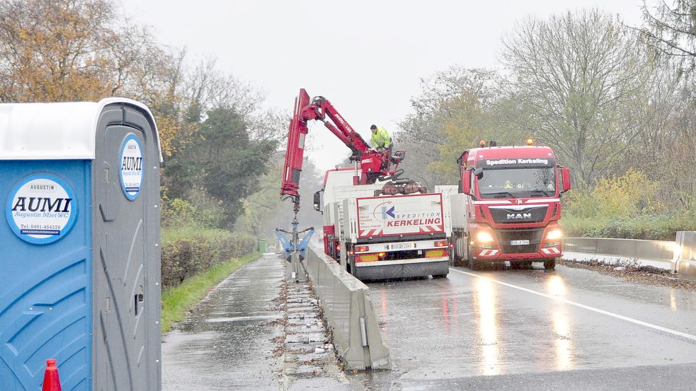 Auf der Stadtring-Brücke müssen nur noch Restarbeiten gemacht werden. Trotzdem dauerte es mindestens noch drei Wochen, bis die Straße wieder freigegeben wird. Foto: Wolters