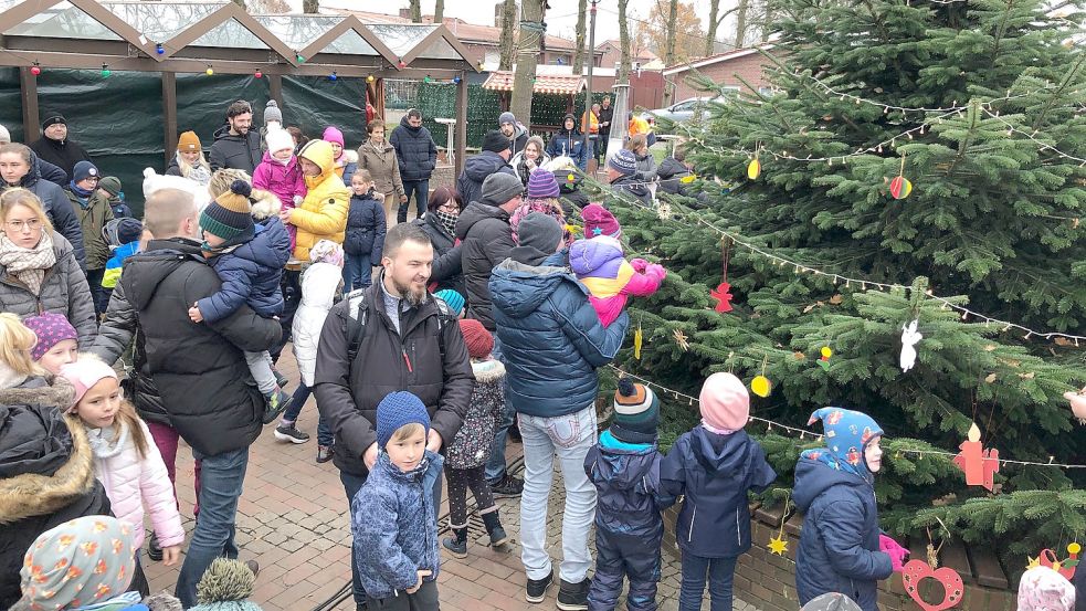 Adventsstimmung in Ostrhauderfehn: Weihnachtsmarkt mit Budenstadt wurde