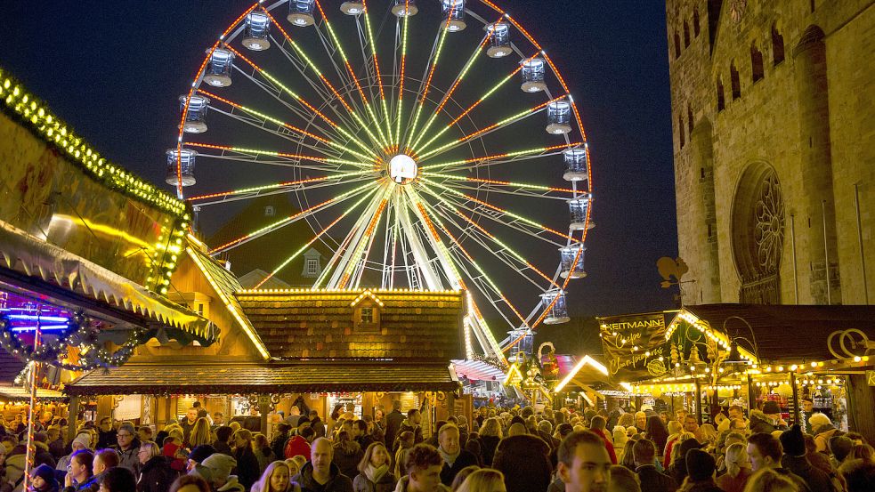 Der Weihnachtsmarkt in Osnabrück ist schön, aber auch sehr voll. Foto: Philipp Hülsmann