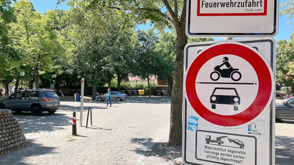 Auf dem Ernst-Reuter-Platz herrscht Parkverbot. Daran hält sich aber niemand. Foto: Kierstein/Archiv