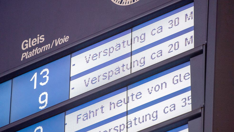 Zu Störungen im Bahnverkehr zwischen Emden und Leer kam es am Montag aufgrund eines Schadens an einer Oberleitung. Symbolfoto: DPA