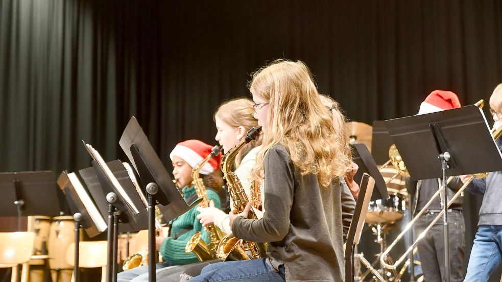 Für die Musikanten aus Jahrgang fünf war es der erste Auftritt. Fotos: Scherzer