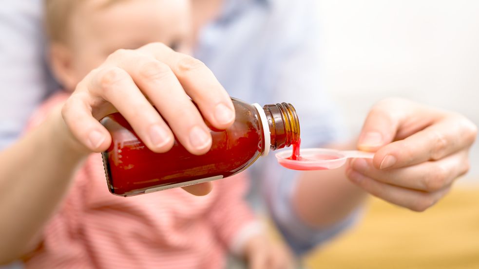 Vor allem Fiebersäfte für Kinder sind zurzeit nur schwer zu bekommen. Foto: cherryandbees/stock.adobe.com