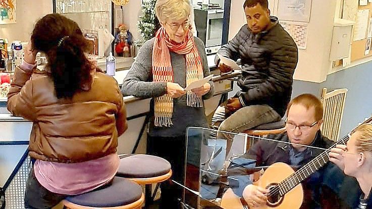 Stimmungsvoller Auftakt: In der vergangenen Woche gab es im Café International schon einmal alkoholfreien Glühwein und Musik. Foto: privat