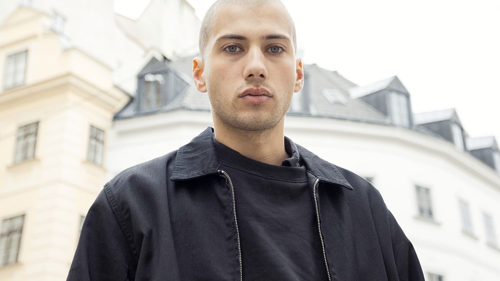 Yugos optisches Markenzeichen ist seine stets polierte Glatze. Foto: Fabian Kamer